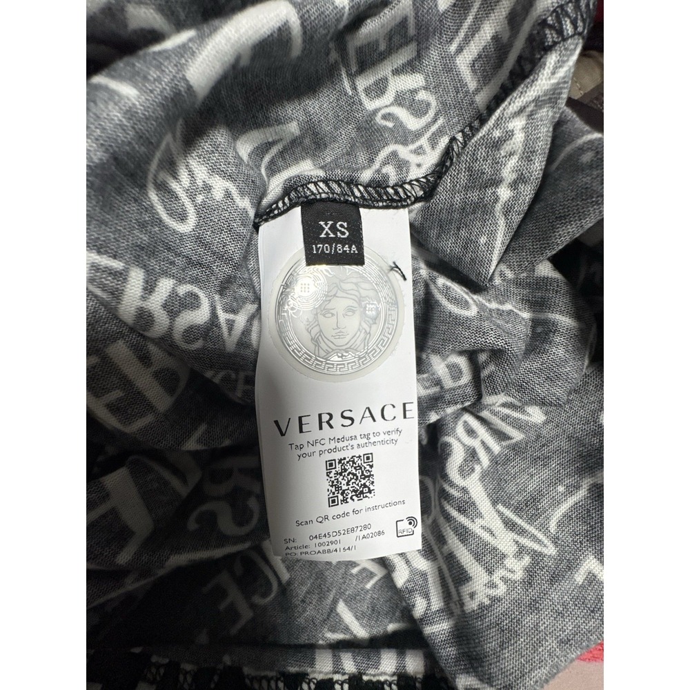 Versace Gianni Logo Print T-Shirt Black White XS Authentic NFC Tag New - Picture 10 of 10